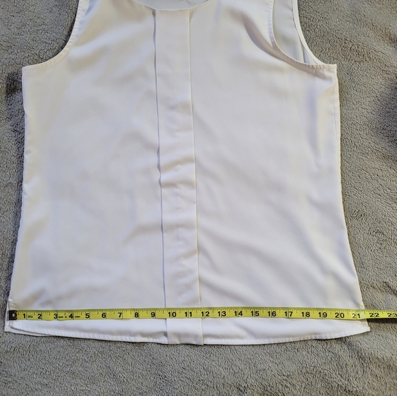 Calvin Klein Women’s Size Medium White Sleeveless Blouse w Pleated Front Panel - Picture 12 of 12